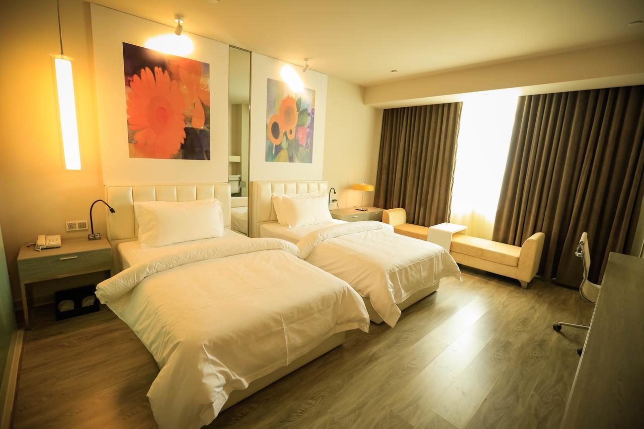 Metropolo Jin Jiang Hotels Turpan Administrative The Heart Of Pai Exterior photo